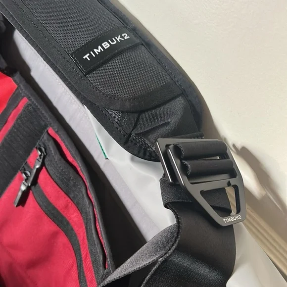 🌸 Timbuk2 Classic Messenger Diablo in medium - Picture 10 of 11